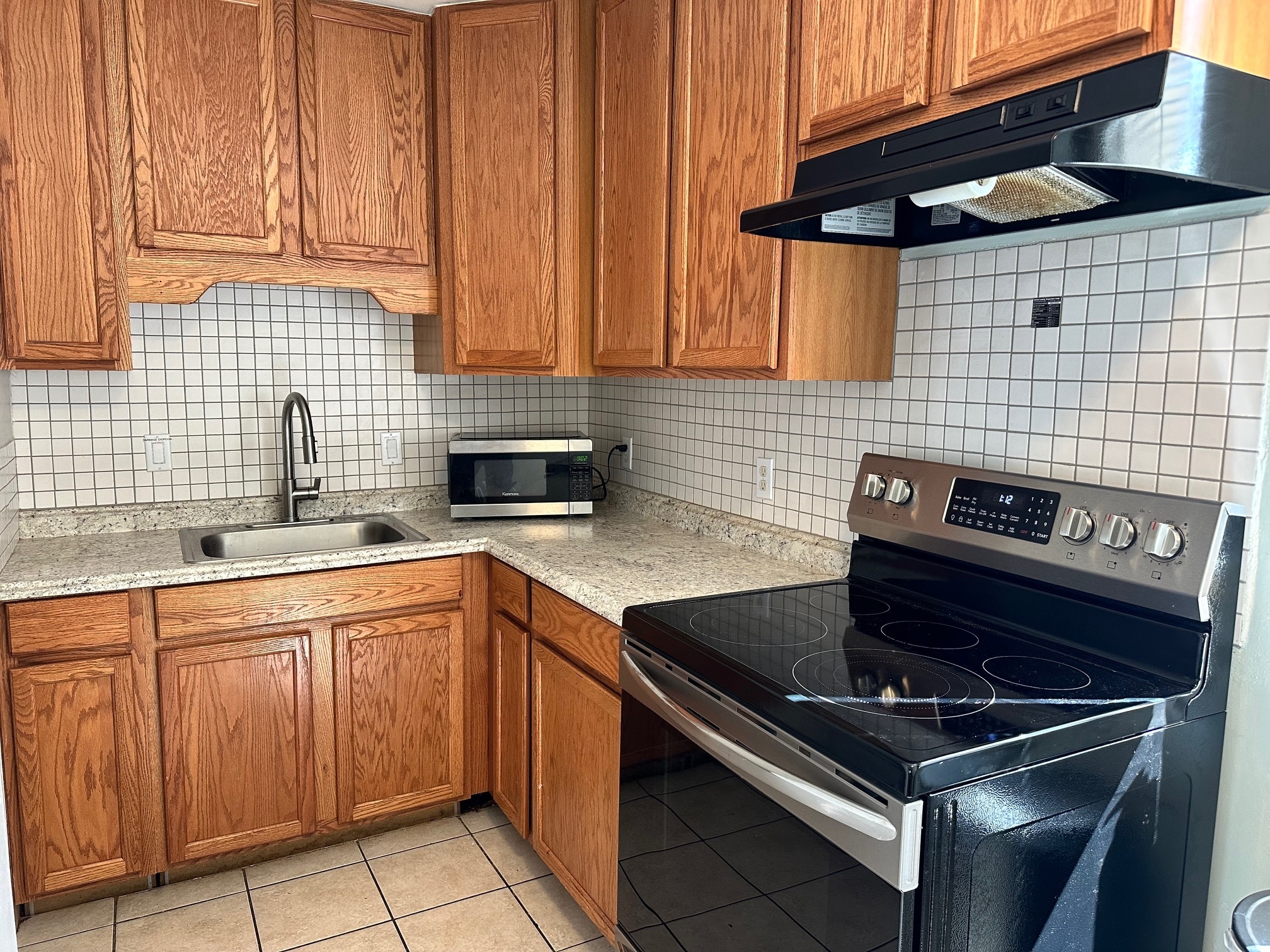 Kitchen - 3310 Treehaven Dr