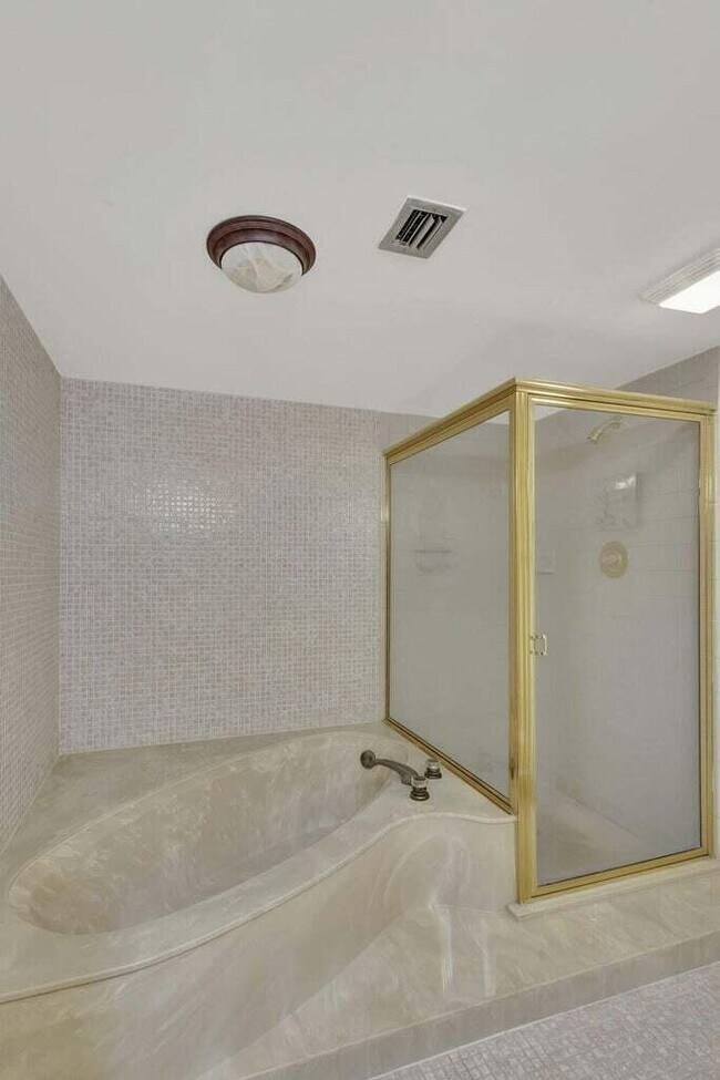 Building Photo - 4200 N Ocean Dr