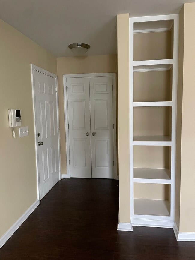 Building Photo - 2 BED, 2 BATH CONDO LOCATED IN GREENSBORO! LAST MONTH'S RENT FREE IF YEAR LEASE IS COMPLETED!