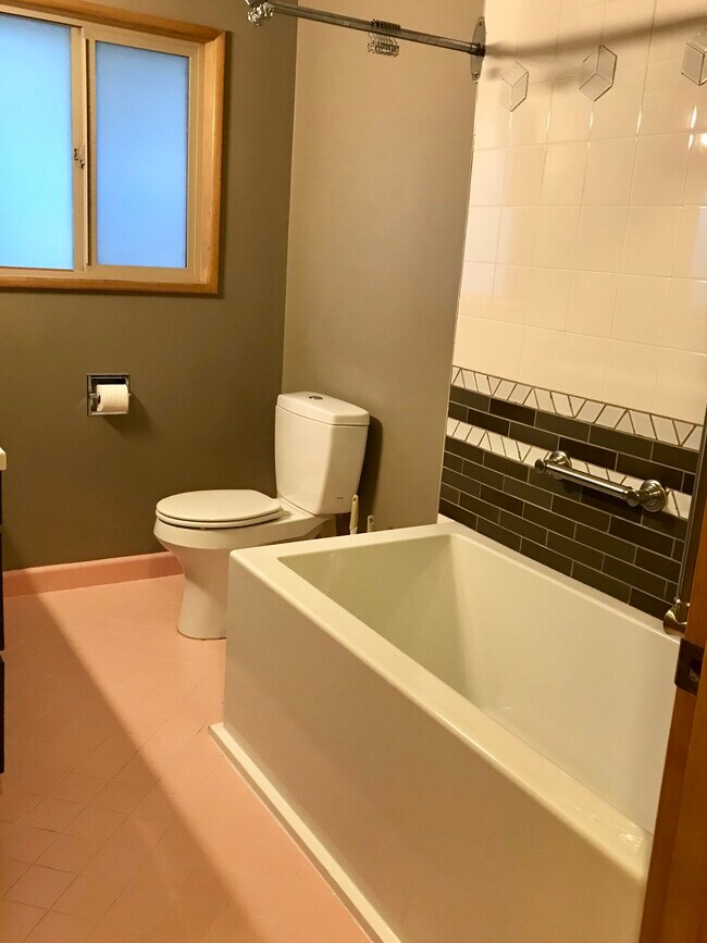 bathroom - 703 SE 70th Ave
