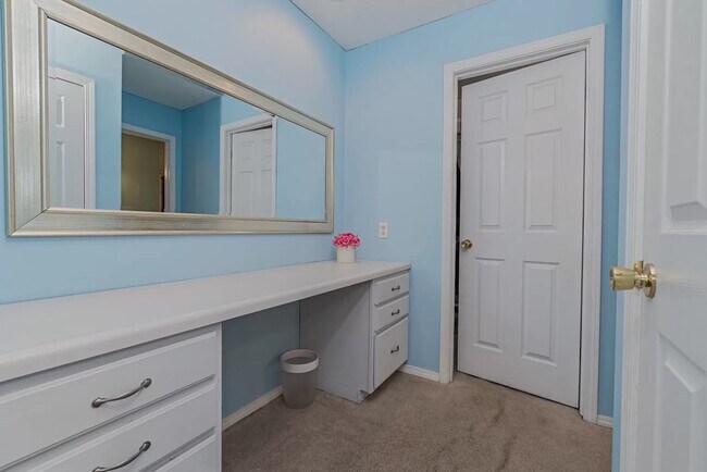 Building Photo - 244 Parktrail Rd