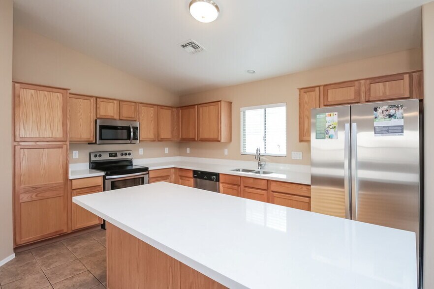 Building Photo - 39670 N Kristy Ln