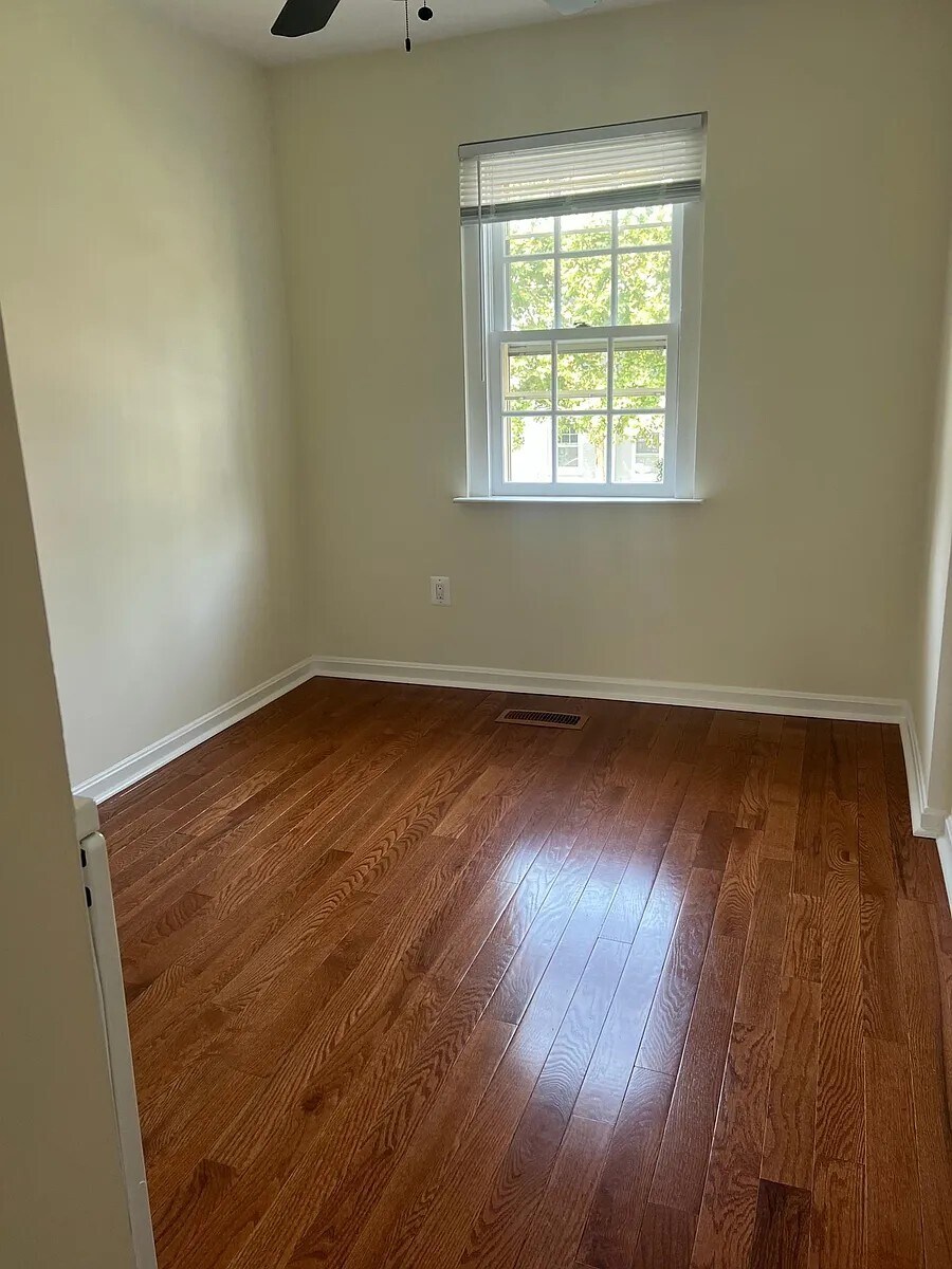 Bedroom 3 + laundry - 316 S Columbus St