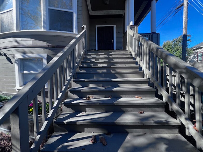 Building Photo - 1039 Peralta St