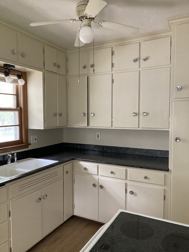 Building Photo - 4124 Lower Beaver Rd