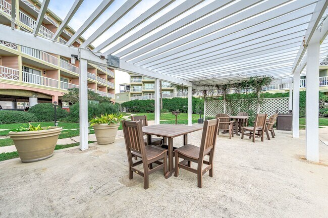 Building Photo - 6300 Seawall Blvd