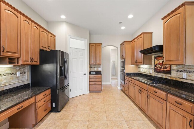 Building Photo - 5554 Palm Lake Cir