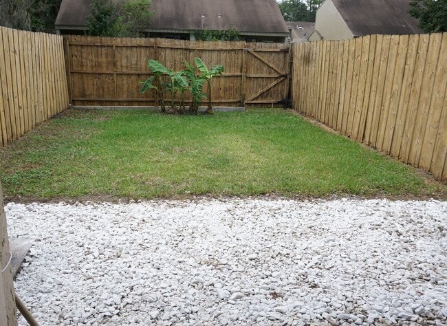 Building Photo - 2 Bedroom, 2 full bath Townhouse Near NAS Jax