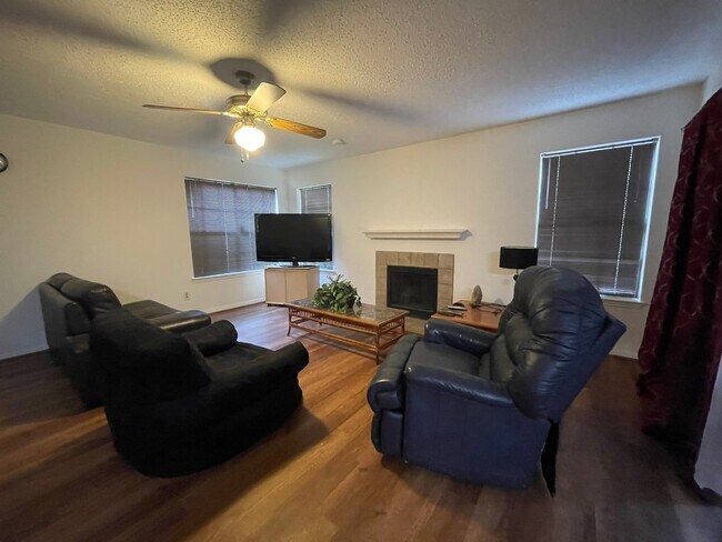 Building Photo - 2300 Old Spanish Trl