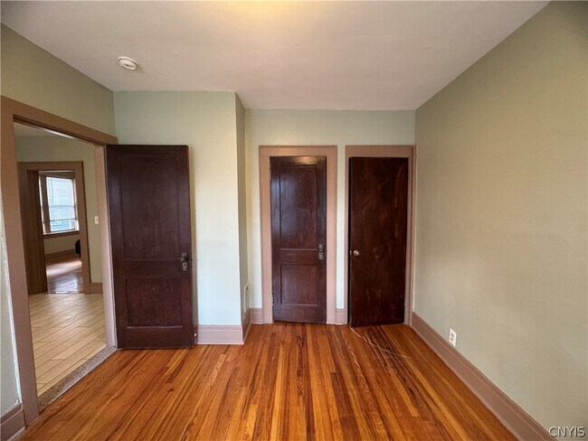 Building Photo - 409 Milton Ave