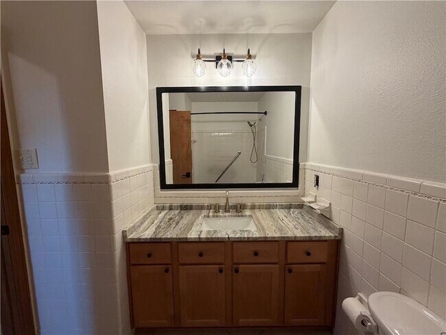 Building Photo - 4840 Rye St