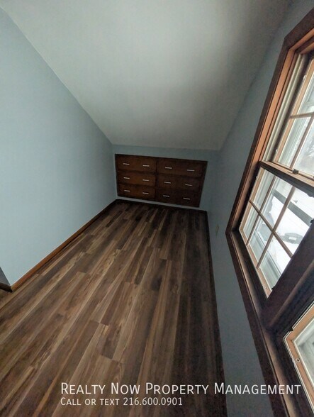 Building Photo - 15709 Northwood Ave