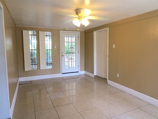 Building Photo - 6633 Mobud Dr