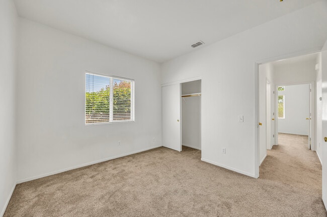 Building Photo - 9259 Crystal Falls Way