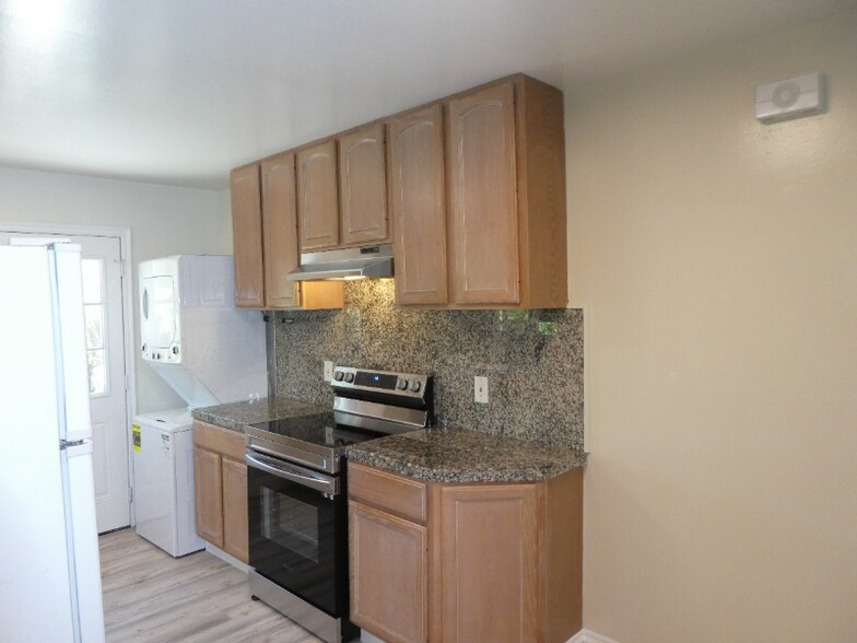 Building Photo - 974 Rose Ave