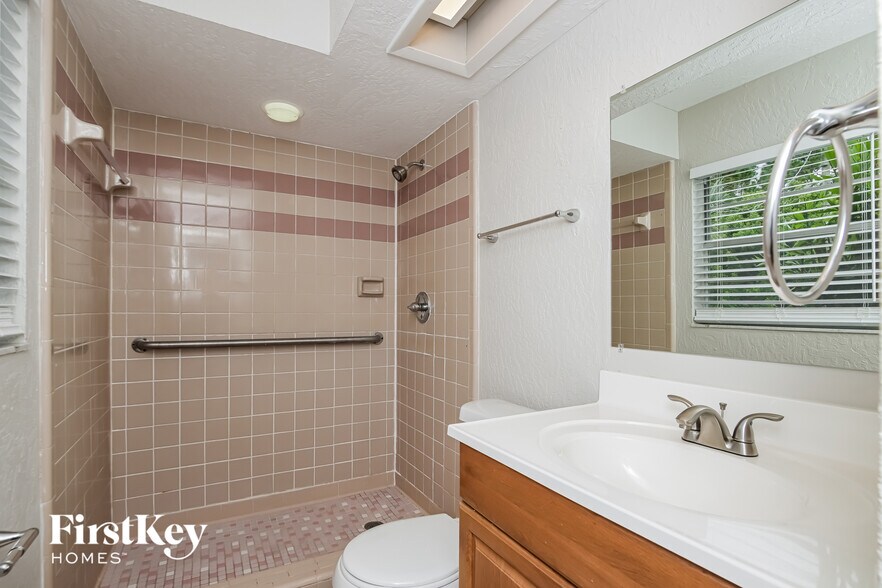 Building Photo - 551 Firestone St NE