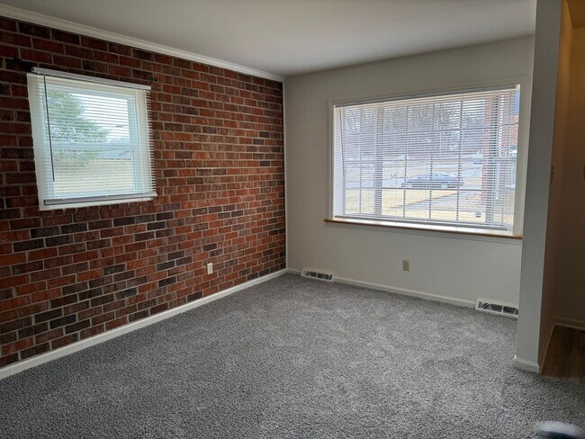 Building Photo - 2 Bedroom End Unit with New Flooring, Appliances & Fresh Paint!