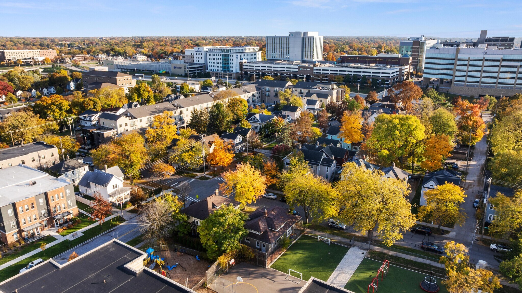Building Photo - 127 Trowbridge St NE