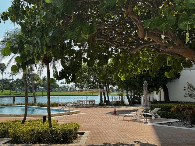 Building Photo - 9100 W Bay Harbor Dr