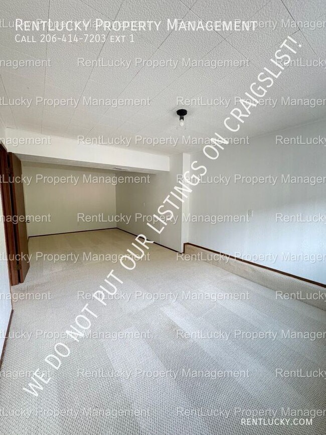 Building Photo - 6718 23rd Ave SW