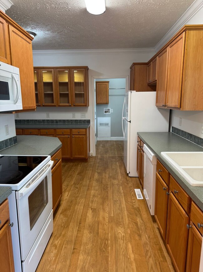 Building Photo - Charming 3 Bed, 2 Bath Home in Maiden – Pe...