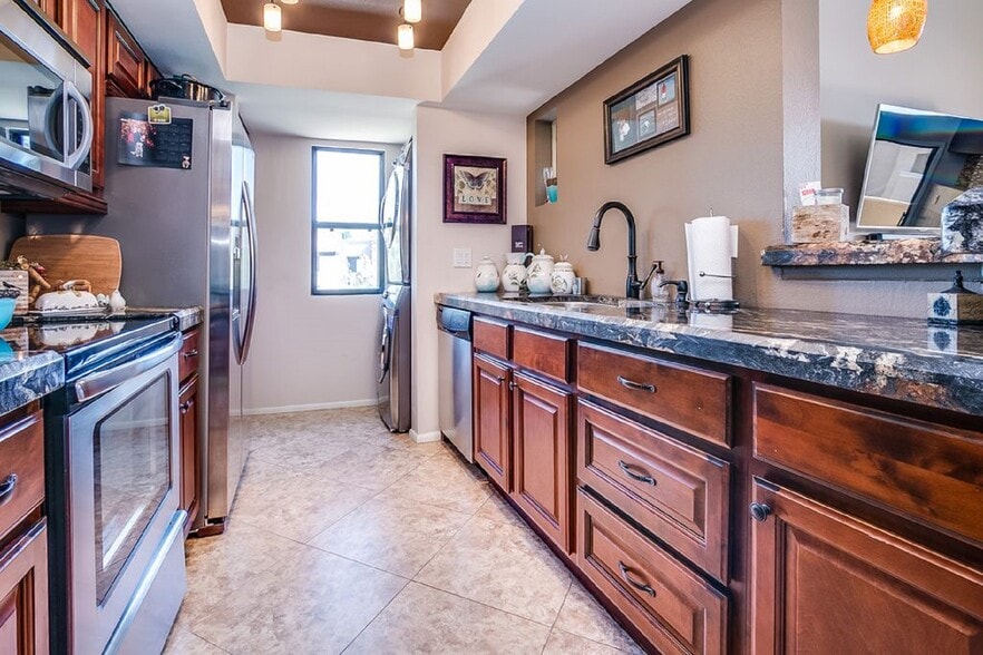 Building Photo - 7950 E Starlight Way