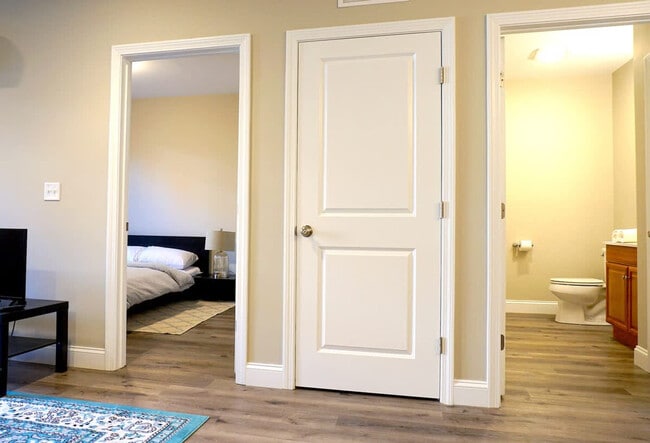 Building Photo - 140 Pearl St