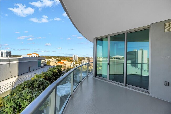 Building Photo - 400 Central Ave