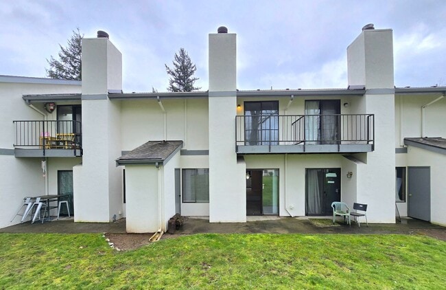 Building Photo - 2 Bedroom Townhome in Marysville Pet Friendly !