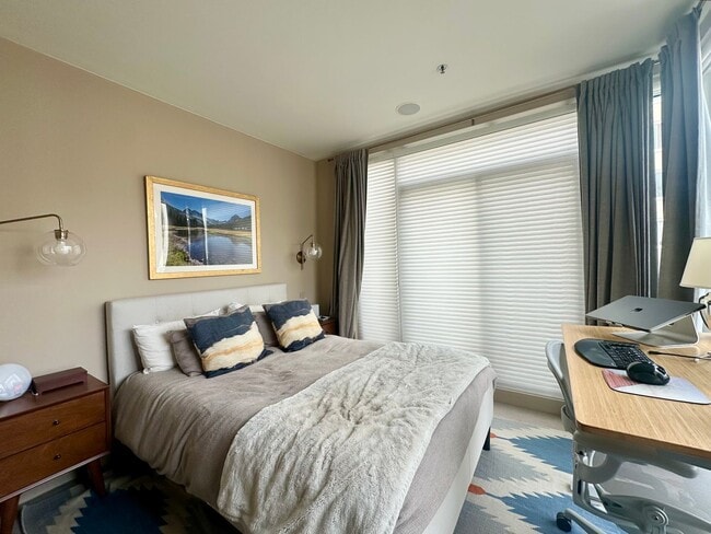 Building Photo - Luxury Corner 1BR/1BA Condo with Deck in t...