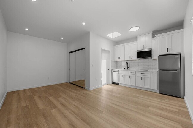 Building Photo - 4193 Leimert Blvd