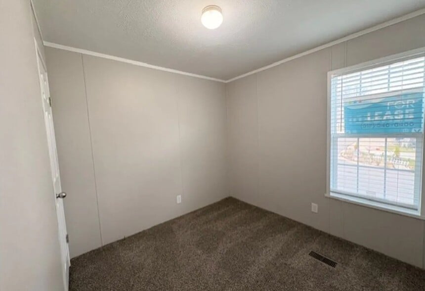 Building Photo - 417 Chevalier Dr