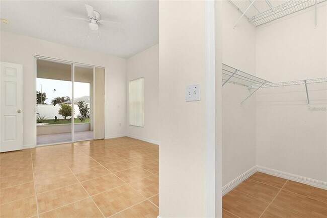 Building Photo - 411 Tamarind Parke Ln