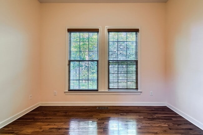 Building Photo - 4 Bedroom single family home in Chapel Hill