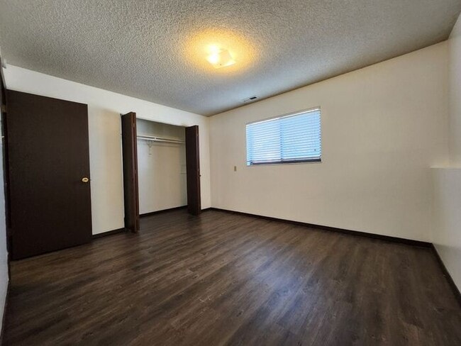 Building Photo - MOVE IN SPECIAL: 1/2 OFF First Full Months...