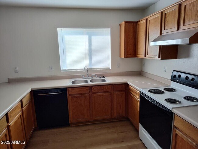 Building Photo - 33344 N Roadrunner Ln