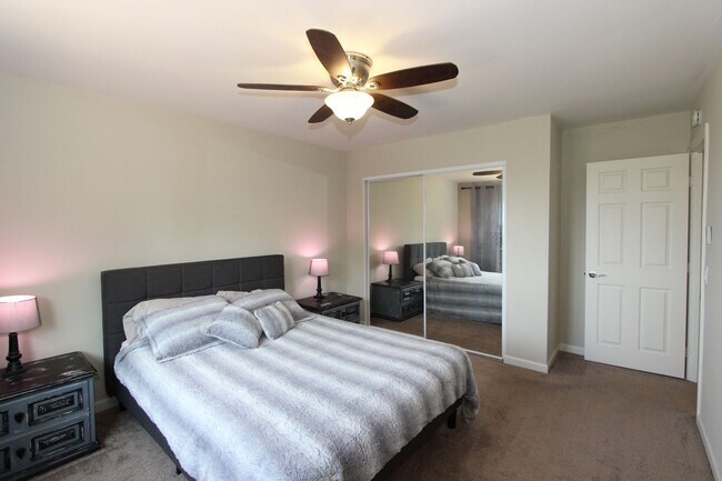 Building Photo - 4 Bedroom 2 Bathroom Home  - Move in special