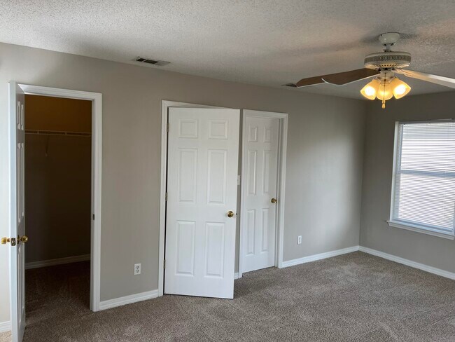 Building Photo - 9 Lantana Ct