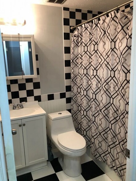 Building Photo - 525 Delford Ave NW