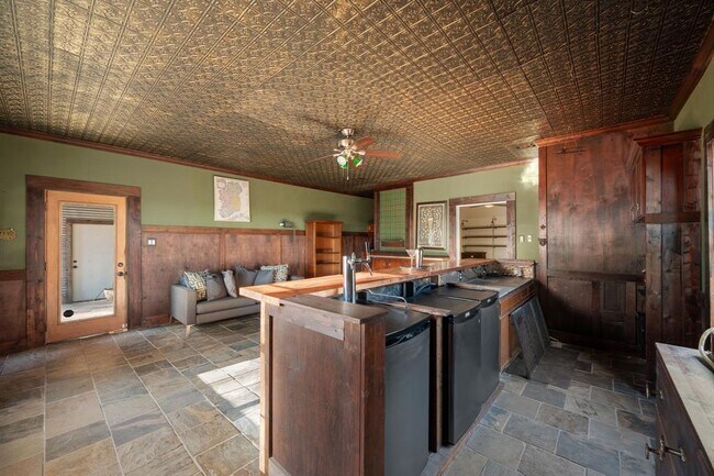 Building Photo - 158 Uriah Dr