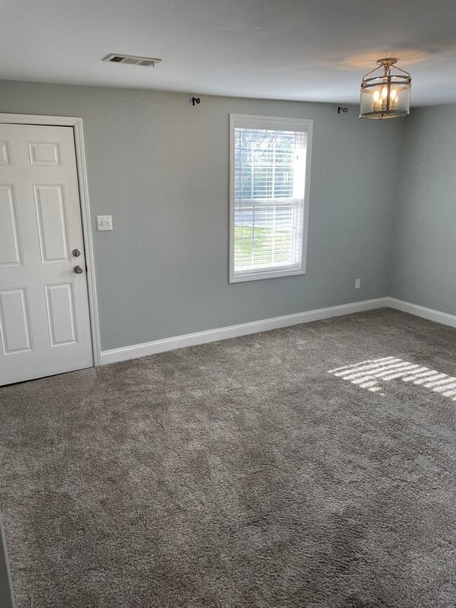 Building Photo - 313 Coles Ferry Pike