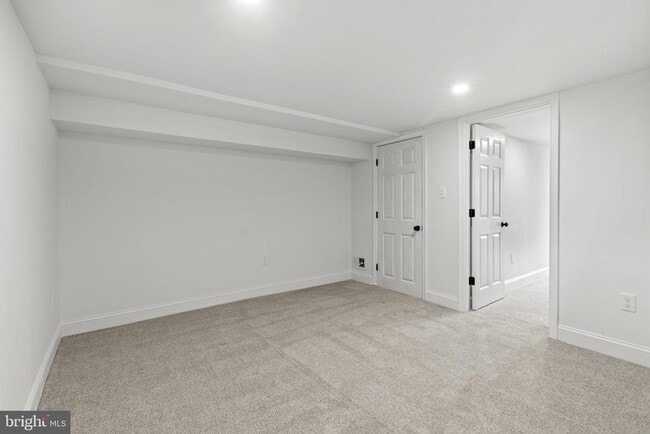 Building Photo - 2119 Delmar Dr
