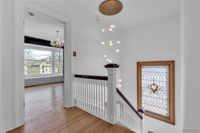 Building Photo - 887 W Ferry St