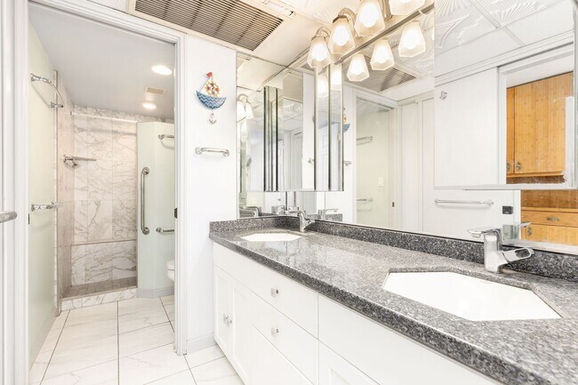 Building Photo - Firework & Harbor Views - Yacht Harbor Tower #1407 1 BD 1 BA 1 PRK