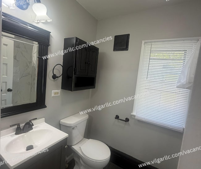 Building Photo - For Rent! 4 bedrooms , 2-full bath Home