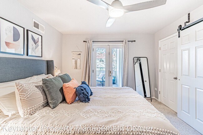 Building Photo - 2 br, 1 bath House - 700 N Washington St #207