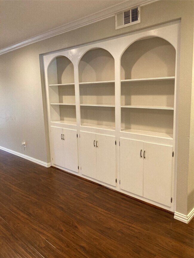 Building Photo - 881 Wax Myrtle Ln