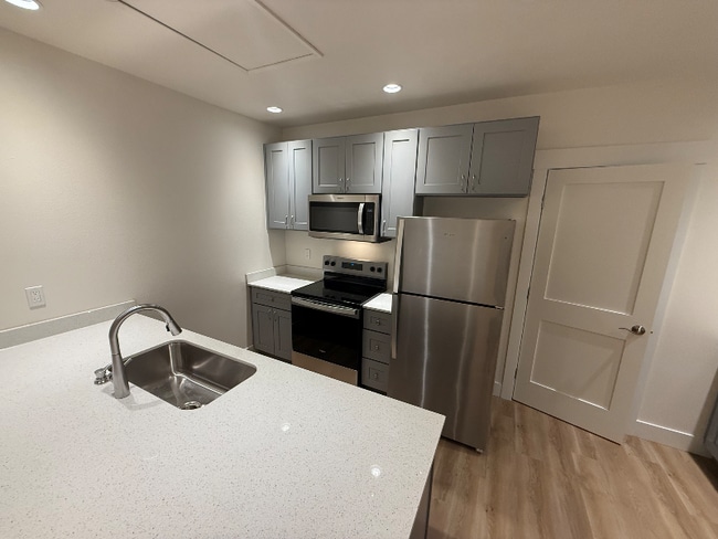 Building Photo - 849 Spring St