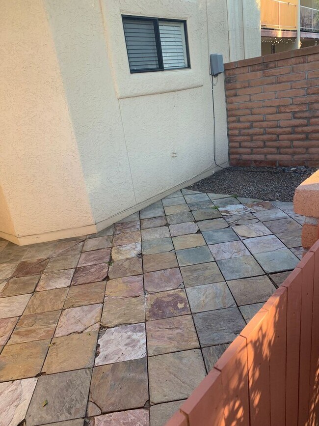 Building Photo - Chevelon