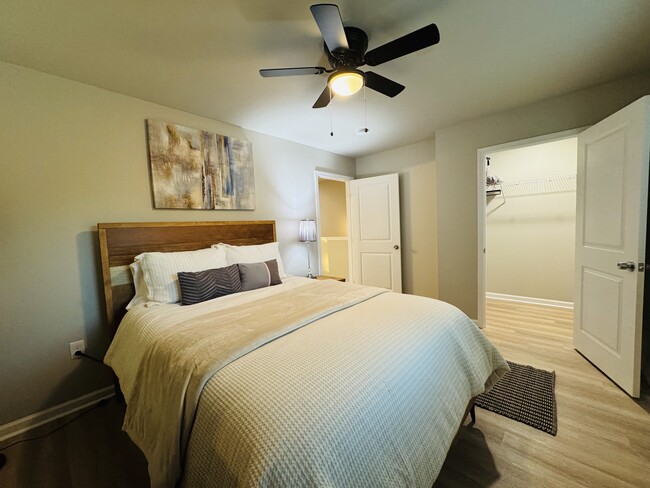 Building Photo - 2447 McAlpine Terrace